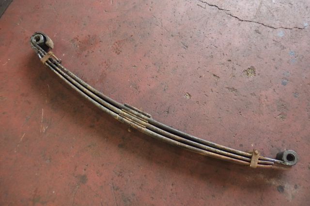 リーフスプリングAy(前右)