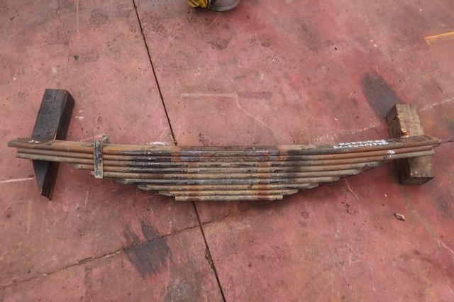 リーフスプリングAy(後左)