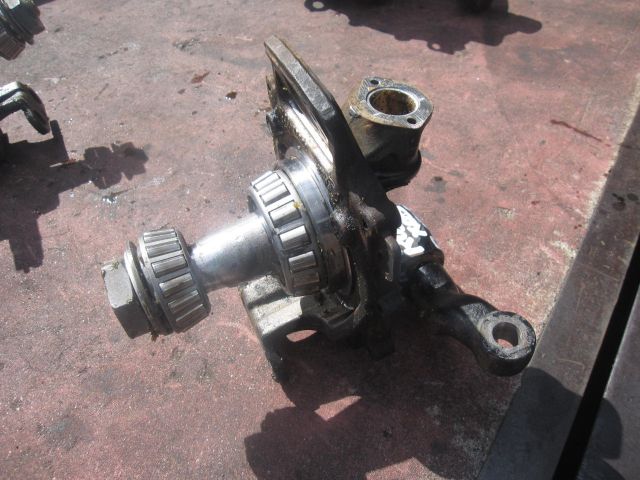 ナックルAy1軸目(左)