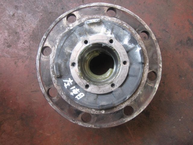 ハブ(前左)