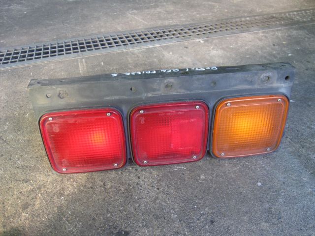 テールランプ(右)