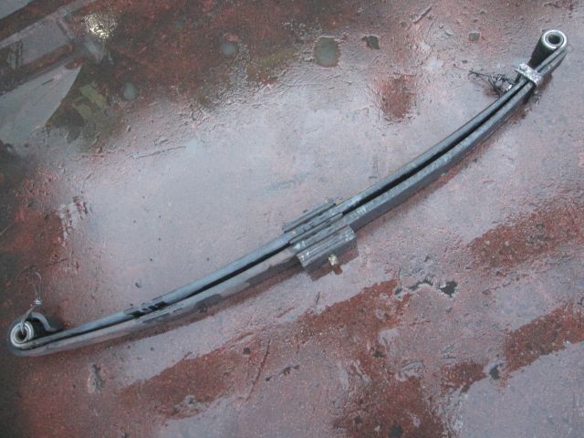 リーフスプリングAy(前右)