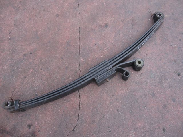 リーフスプリングAy(前右)