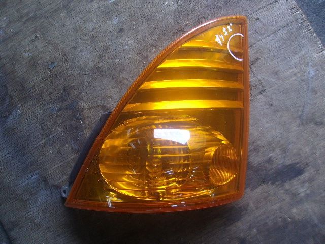 ウィンカー(左)