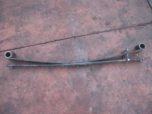 リーフスプリングAy(後左)