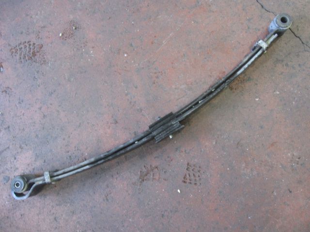 リーフスプリングAy(前左)