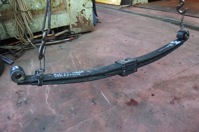 リーフスプリングAy(前右)