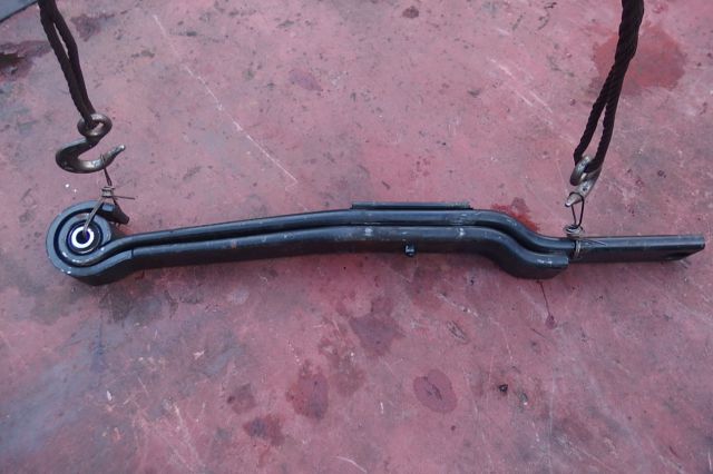 リーフスプリングAy(後右)