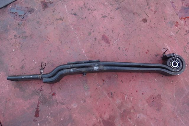 リーフスプリングAy(後左)