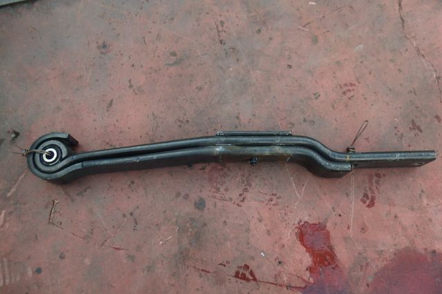 リーフスプリングAy(後右)