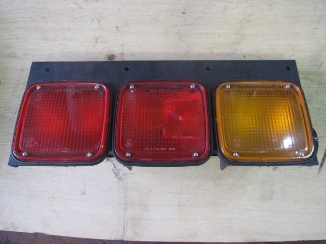 テールランプ(右)