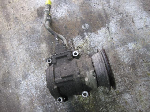 ACコンプレッサー