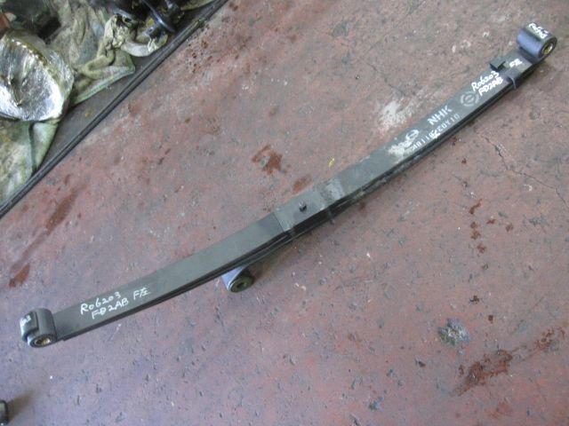 リーフスプリングAy(前左)