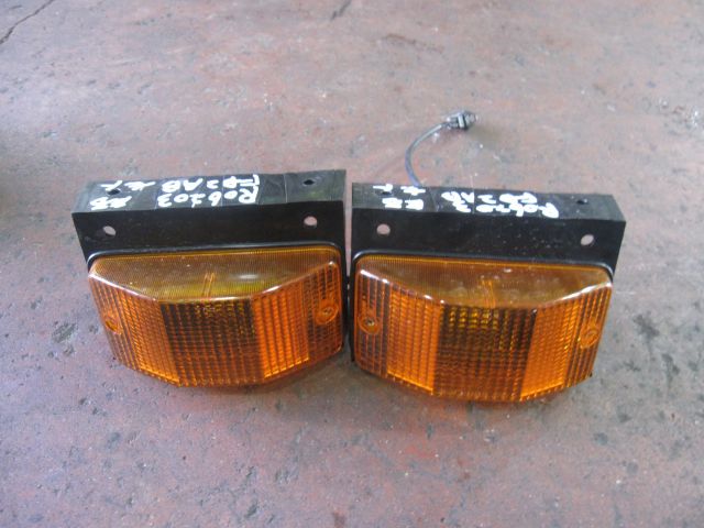 ウィンカー(右)