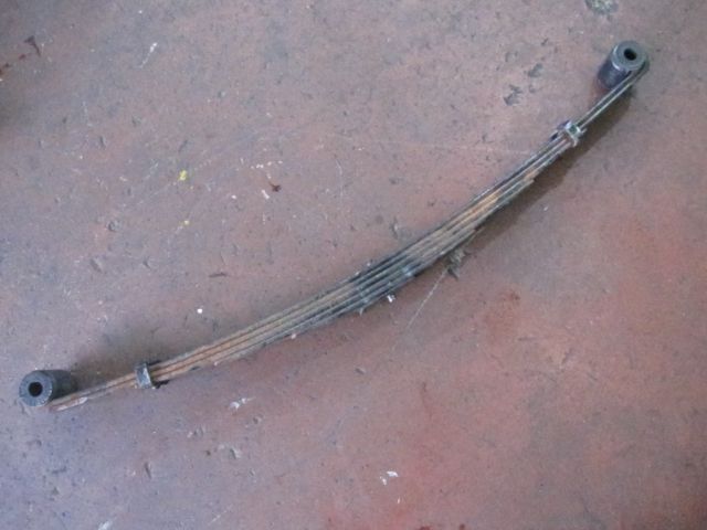 リーフスプリングAy(前左)