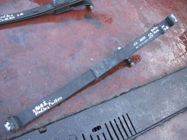 リーフスプリングAy(前左)