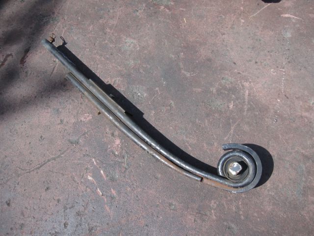 リーフスプリングAy(後右)