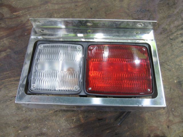 テールランプ(左)