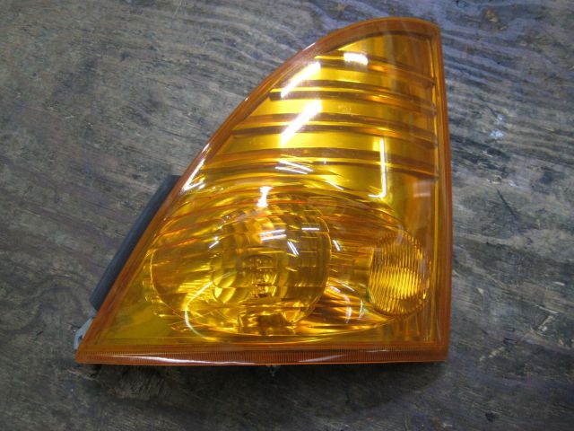 ウィンカー(左)