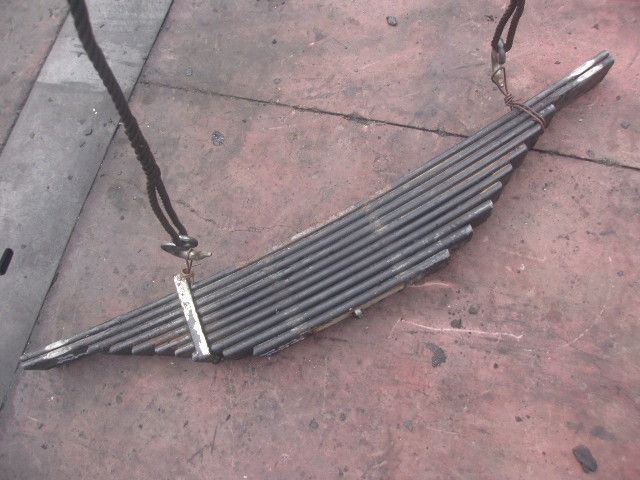 リーフスプリングAy(後左)