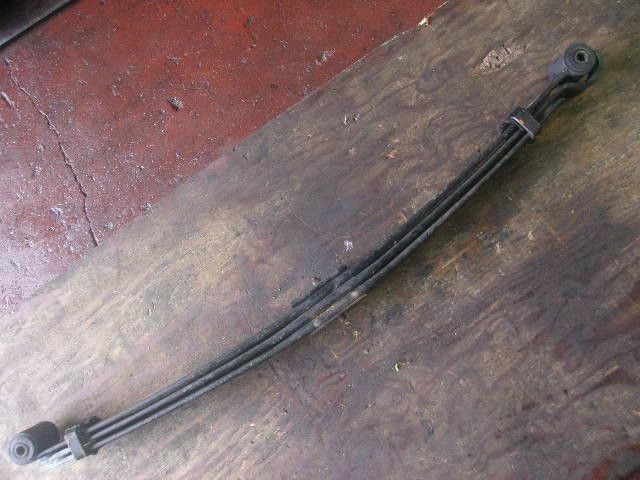 リーフスプリングAy(前左)