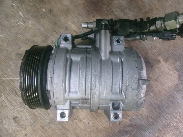 ACコンプレッサー