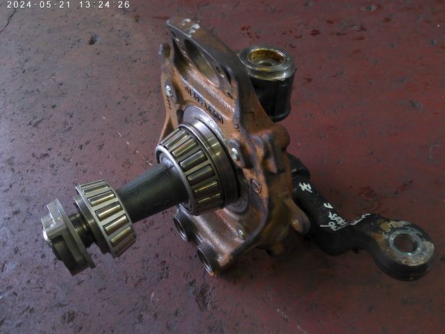 ナックルAy1軸目(左)