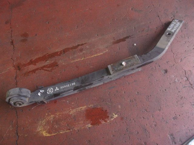 リーフスプリングAy(後左)