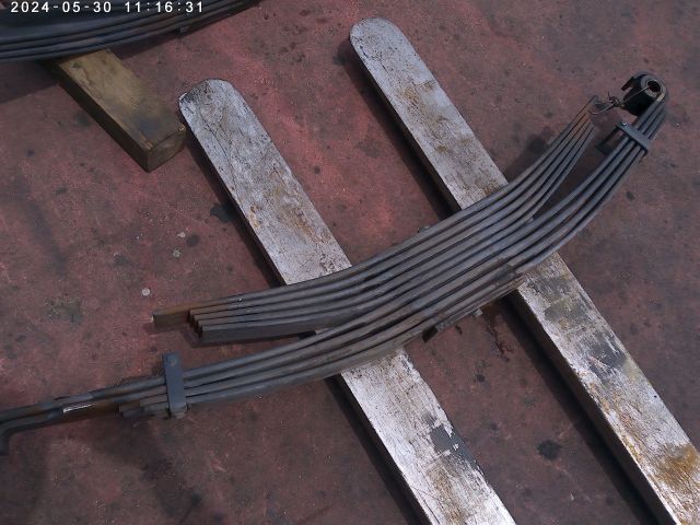 リーフスプリングAy(後右)