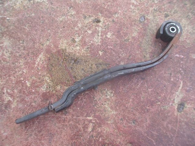 リーフスプリングAy(後右)