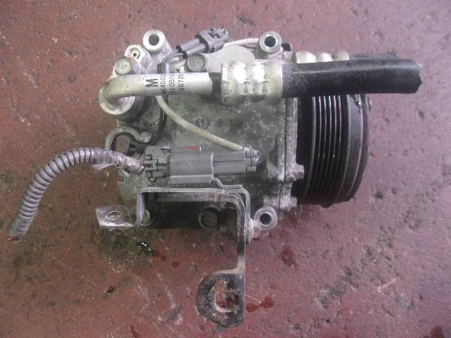 ACコンプレッサー