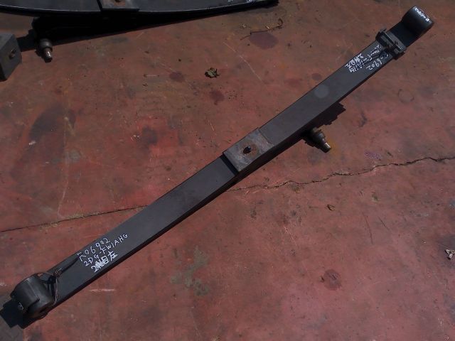 リーフスプリングAy(前左)