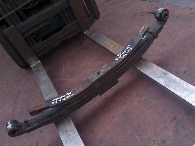 リーフスプリングAy(後左)