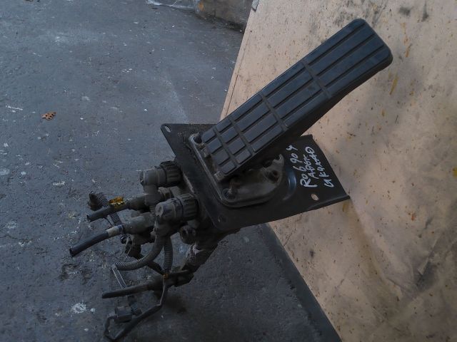 ブレーキバルブ