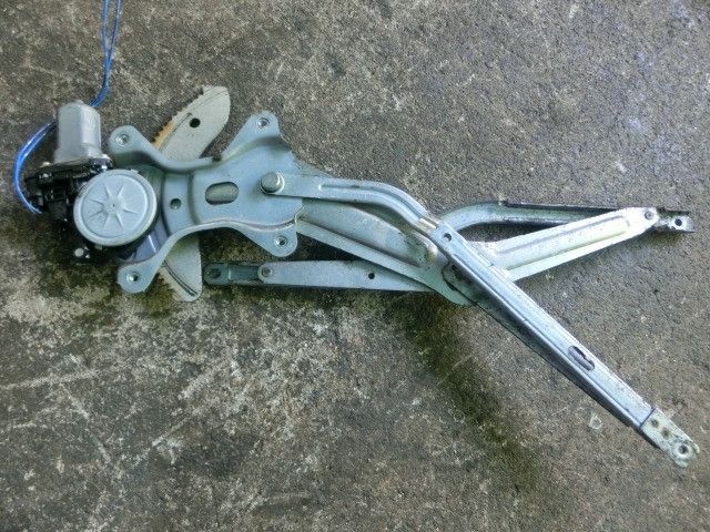 Fドアレギュレーター(右)