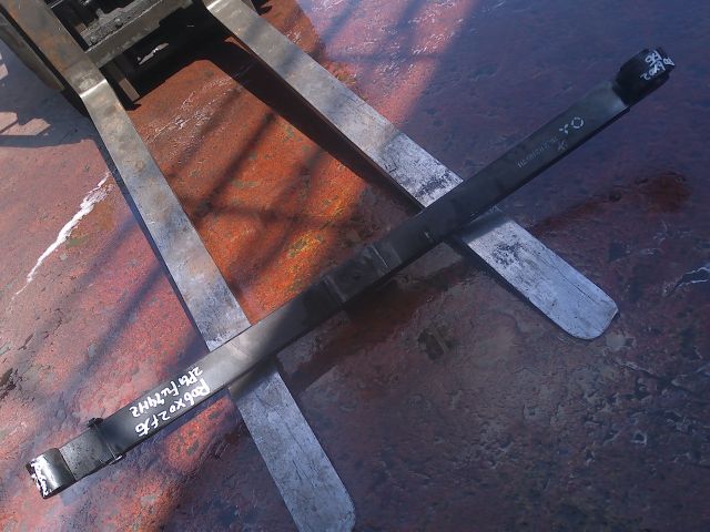 リーフスプリングAy(前右)