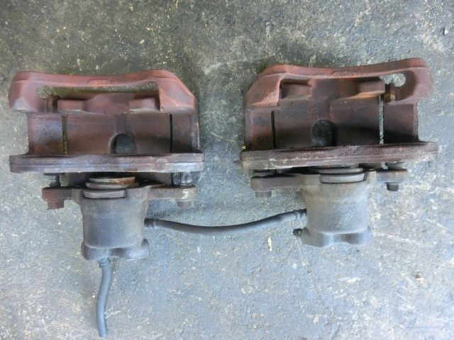 キャリパー(前右)