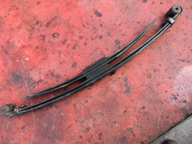 リーフスプリングAy(後左)