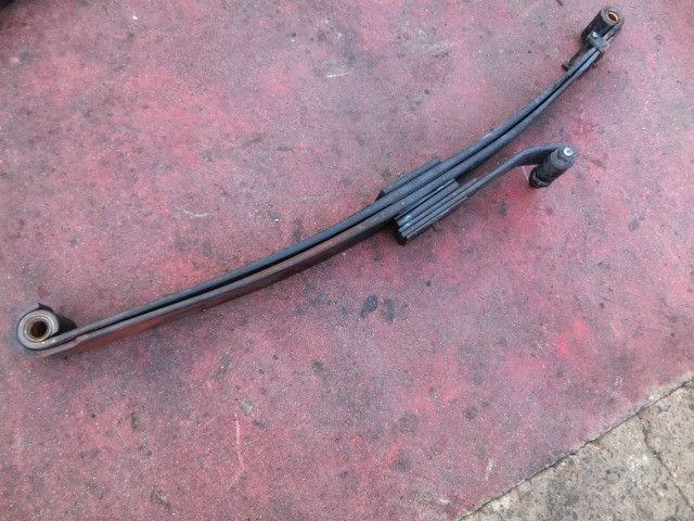 リーフスプリングAy(前右)