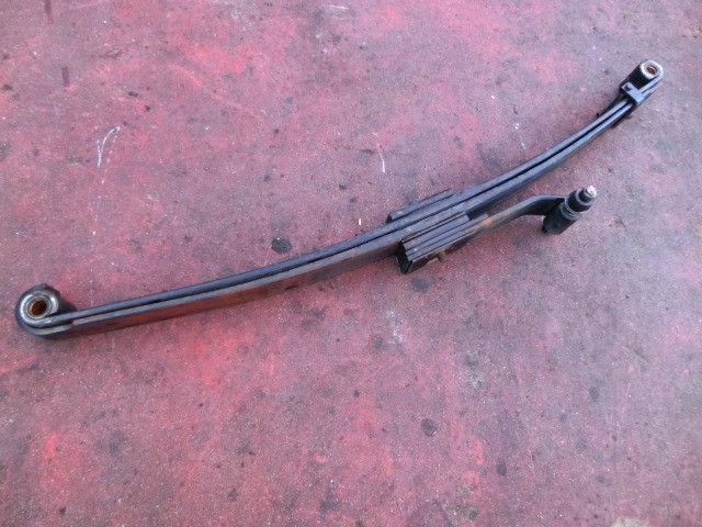 リーフスプリングAy(前左)