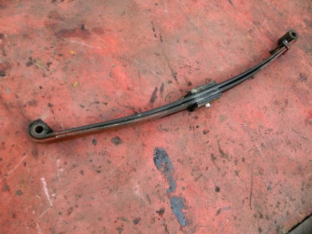 リーフスプリングAy(前左)