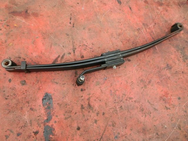 リーフスプリングAy(前右)