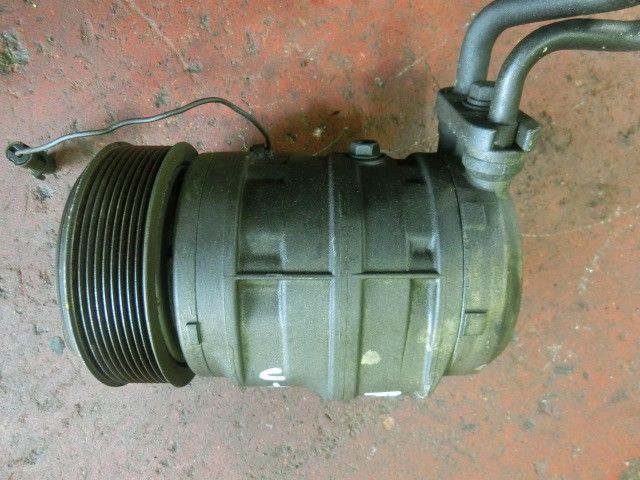 ACコンプレッサー