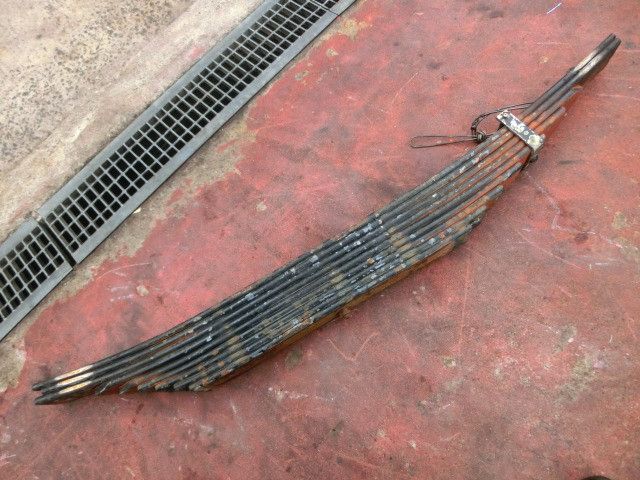 リーフスプリングAy(後左)