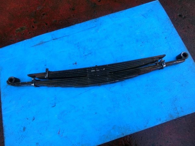 リーフスプリングAy(後右)