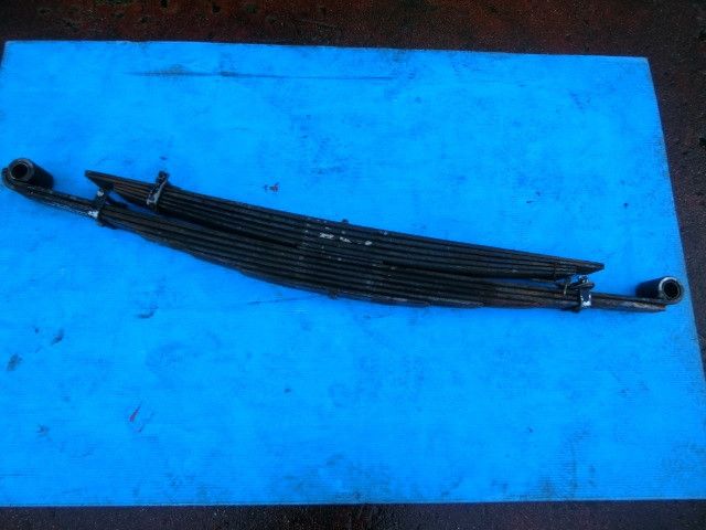 リーフスプリングAy(後左)