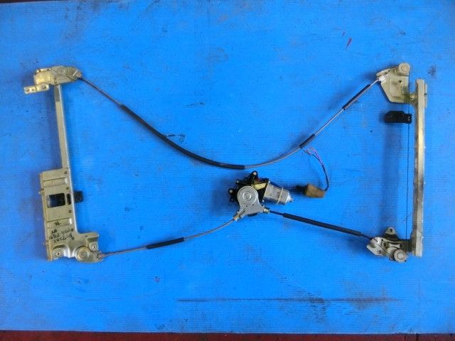 Fドアレギュレーター(左)