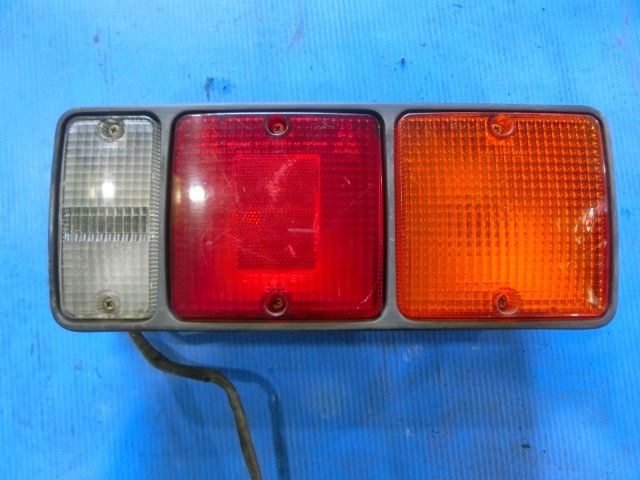 テールランプ(右)