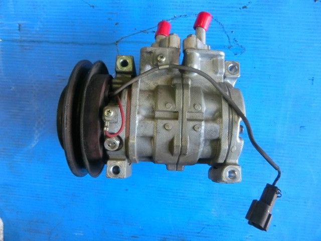 ACコンプレッサー