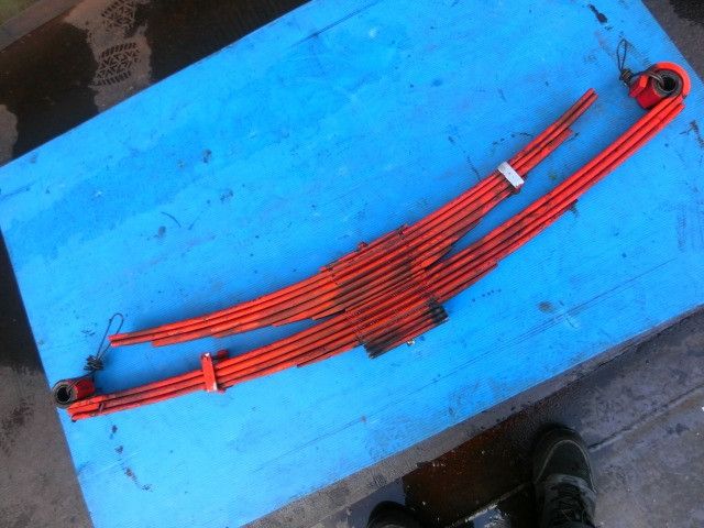 リーフスプリングAy(後右)